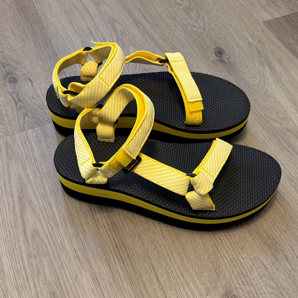 Teva Women’s Platform Sandals Yellow White Striped Flatform Hiking US 10